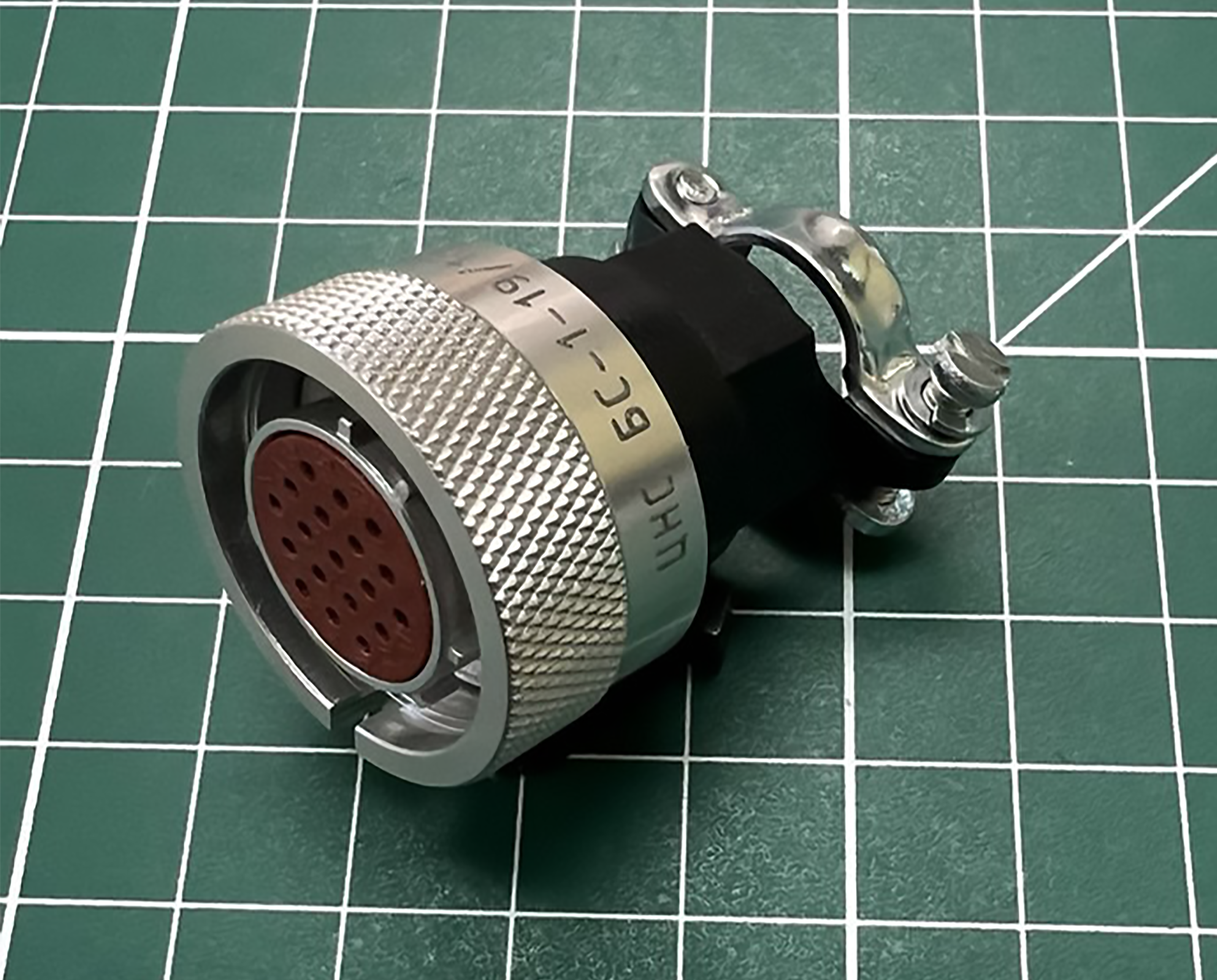 ЦНС-БС-1-19/18Р12-1-В Розетка кабельная